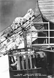 Il mitico furggen , poco prima che venisse chiuso l'impianto di funivia, la qualità video (oltre che salita sul furggen 3492 mt con le pelli e raggiunta la vetta affrontando l'ultimo tratto alpinistico. Facebook