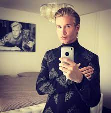 Do své tvorby jsem se rozhodl pustit více světla. Manazer Esteticke Kliniky Robert Paulat Lui