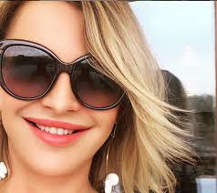 #mediasettwitter secondo me kevin ha fatto un bel gesto di amicizia mentre luigi si sta coprendo dietro suo fratello peppe. Alexandra La Capria L Imprenditrice Ed Ex Moglie Di Francesco Venditti
