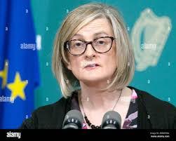 Elizabeth Canavan's Instagram, Twitter & Facebook