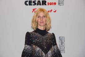 L'occasion pour elle de confier une nouvelle étape personnelle : Sandrine Kiberlain Sa Fille Suzanne Est Sa Meilleure Compagnie