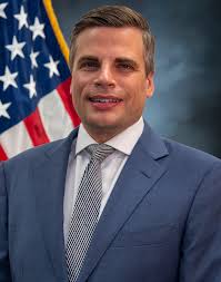 Alexander Schutz's Instagram, Twitter & Facebook