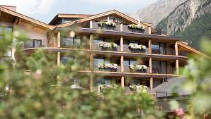 It takes you only 5 minutes to reach gaislachkogelbahn, anykind of shops, bars and. Hotel Tyrolerhof 4 Hotel Im Zentrum Von Solden Im Otztal