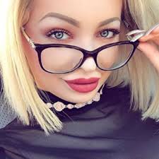 Katja Krasavice und Micaela Schäfer: Nackt im Bett für sexy Video