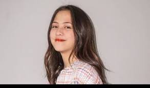 Biografi, filmografi, foto, fakta menarik dari kehidupan di carifilms. Profil Adhisty Zara Dari Jkt48 Ke Dunia Akting