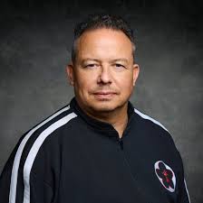 Defensive strategies in field hockey, forming lines and triangles