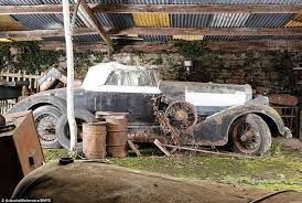 60 Classic Cars Worth 12million Found In French Farm Garage Old Classic Cars Barn Finds Vintage Cars 1950s