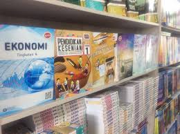 Buku teks ditulis berdasarkan kehendak kurikulum, sukatan pelajaran (sp). Salam Buku Teks 2017 Untuk Seroja Book And Stationery Facebook