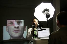 Arnoud Holleman i.c.w. mugmetdegoudentand "Immovably Centred"