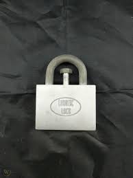 All about mechanical puzzles like burr puzzles, wire puzzles, dexterity toys and much more. Vintage Gary Foshee The Lunatic Lock Brain Teazer 07 7381 Puzzle Makers Int 1894849667