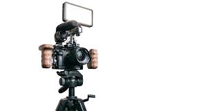 Namun kamera mirrorless dengan harga yang lebih terjangkau bahkan bisa menghasilkan video high definition bahkan hingga kualitas 4k. 10 Kamera Untuk Vlog Terbaik Youtuber Pemula Wajib Punya