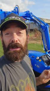 Solis 26 meca avec des pneus mixtes chargeur solis avec godet multifonction  au prix de 17000€ ttc