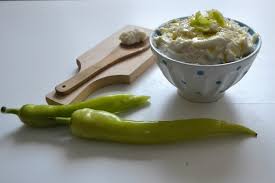 Σούπας νερό • ½ ποτήρι του νερού ελαιόλαδο (100ml) • 4 κουτ. Tyrokayterh Sweetly