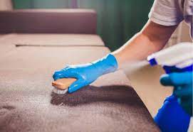 La tache de graisse risquerait de s'étaler. Comment Enlever Une Tache De Gras Sur Un Canape Tissu Tout Pratique