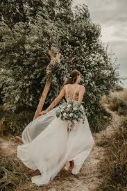 Hochzeit Mal Anders Feiern Unkonventionelle Strandhochzeit Mit Zirkuszelt In 2020 Strandhochzeit Hochzeit Alternative Hochzeit