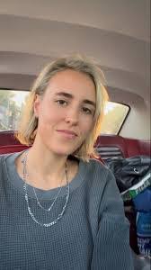 Eliza Noble's Instagram, Twitter & Facebook