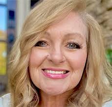 Julie Cantrell's Instagram, Twitter & Facebook