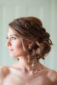 Envie d'être coiffé(e) à moindre coût ? Coiffure De Mariee Boucles Les Plus Jolies Coiffures De Mariee Pour S Inspirer Elle