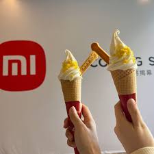 XIAOMI DIAM-DIAM JUALAN ES KRIM 🍦🤤 Xiaomi Cafeteria meluncurkan Xiaomi  Ice Cream" memicu diskusi hangat di media sosial China. Varian Produk:  Layaknya penamaan pada ponsel mereka, es krim ini hadir dalam tiga