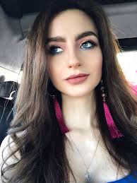 Some of my favorite images from Maddie's stunning senior portrait session  last week in Downtown Midland. The camera absolutely loves this girl! 💕  The behind the scenes of how these images were