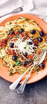 Spaghetti Alla Puttanesca Rezept Edeka Rezept Rezepte Nudelsosse Vegetarisch Kochen
