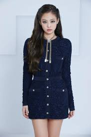 A video uploaded by youtube channel the hollywood fix showed jennie and rosé, who were wearing face masks, coming out of the designer clothing store and boarding their car. Blackpink Jennie At The Chanel 2021 Spring Summer Ready To Wear Fashion Show Kpopping