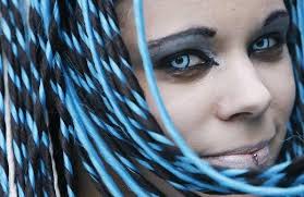 Styling mit Blut und Dornenkrone