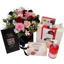 Gourmet gift baskets and corporate gift hampers delivered free. Pamper Hampers Pampering Gifts For Women Best Blooms Gift Delivery Auckland N Z