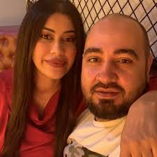 عيد ميلاد مجيد مني ومن خطيبتي.. نشالله تنعاد علينا والظروف تكون أحسن