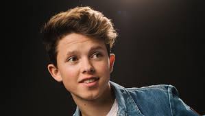 Teen star Jacob Sartorius playing Six Flags