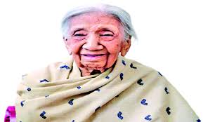 ફોકસ : ઈન્દુબહેન પટેલ : આ શતાયુ શિક્ષિકા બન્યાં છે અનેકનાં પથદર્શક..!