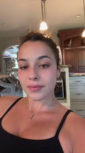 Idg why ur sitting down to explain ur breakup to thousands of randos who  dont even know u