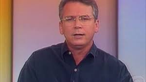 No Editorial 'Globo Rural', o apresentador Nélson Araújo afirma que a  tragédia de Eldorado dos Carajás revela a incompetência do Brasil em  resolver seus problemas agrários, 21/04/1996.