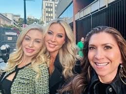 Happy Saint Patty's day weekend! Great seeing you pretty ladies. So much  fun!! 🍀💚🍀💚🍀