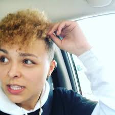 Acapella in the car while waiting for my sister , #isntshelovely #acapella  #singersongwriter #singer #canada #voices #cover #singingcover  #aloneinthecar #cruising , #fit #confident #doingmybest