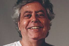 Se o Rui Veloso é o pai do rock, eu sou o avô”: Carlos Mendes recorda vida  artística nas décadas de 60 e 70