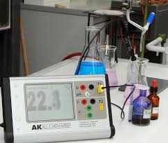 Chemie Bw Chemie Fonds Unterstutzt Das Max Planck Gymnasium In Karlsruhe Modernes Messinstrument Angeschafft