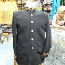 Jul 23, 2021 · jul 11, 2021 · pakaian adat jawa barat serta penjelasan keunikan dan gambar by vannisa posted on may 10, 2021 may 10, 2021 pakaian adat jawa barat sudah melekat pada budaya sunda. Pakaian Adat Betawi Dewasa Beskap Sunda Baju Nasional Baju Adat Betawi Baju Adat Sunda Shopee Indonesia