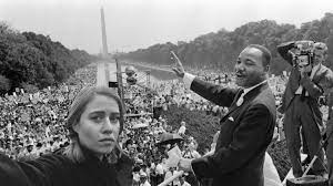Emma smetana je úspěšná novinářka, zpěvačka a maminka malé lennon. Selfie Ceskej Moderatorky Z Poziaru Katedraly Notre Dame Bavi Internet Emma Smetana Necakana Hviezda Poziaru Notre Dame
