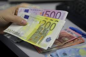 In opinia mea slariul minim pe economie va creste in urmatorii ani cu cel putin 10% pe an in fiecare an. Creste Salariul Minim In Spania Romania RÄƒmane Una Dintre È›Äƒrile Cu Cel Mai Mic Salariu Minim Din Ue Ziarul Romanesc Spania