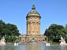 Mannheim ist eine stadtkreis im. Wasserturm Mannheim Alles Was Du Zum Wahrzeichen Der Quadratestadt Wissen Musst