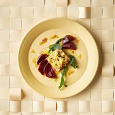 Kartoffel-Senf-Tatar mit Roter Bete und Salbei