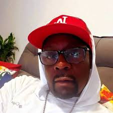 Robert Stringfield's Instagram, Twitter & Facebook