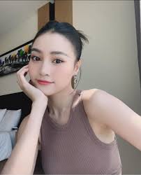 Ninh Dương Lan Ngọc thử mốt áo tắm một mảnh cut-out