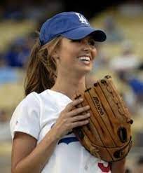 9 Hairstyles That Look Cute Under A Baseball Cap Baseball Hat Hairstyles Baseball Cap Hairstyles Hat Hairstyles
