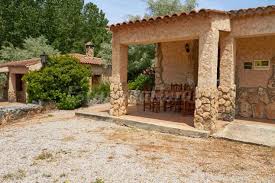 Mezi restaurace v blízkém okolí patří: Casas Rurales Amable Casa Rural En Yeste Albacete