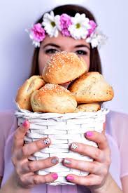 Kako Narediti Kruh Brez Kvasa In Drugi Recepti Ki Pridejo Prav V Casu Epidemije Metropolitan Si Gluten Free Bread Hamburger Bun Food