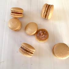Celine Nta On Instagram Nouvel Essai De Macaron Au Caramel Beurre Sale Mais Cette Fois Ci Avec Une Recette De Caramel Moins Beurree Food Pretzel Bites Bread