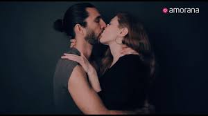 Wie küsst man richtig - LOVERS by Maggie Tapert & AMORANA - YouTube