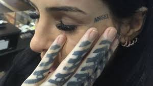 La argentina candelaria tinelli, quien es famosa por sus múltiples tatuajes, es una de las tantas celebridades que se han visto afectadas por la crisis de salud y económica por la que atraviesa. El Tatuaje Mas Sorprendente De Cande Tinelli Gente Online